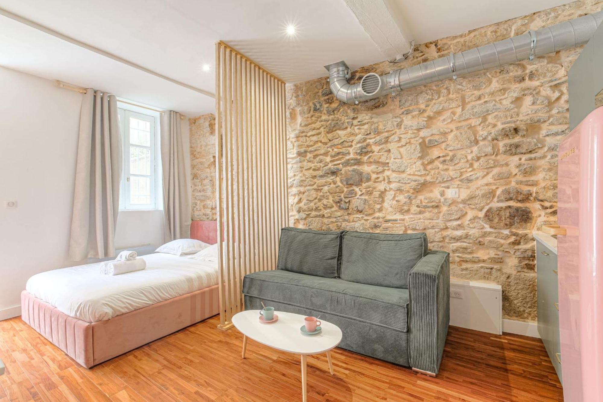 Apartment Design Et Pop Avec Balneo Lyon
